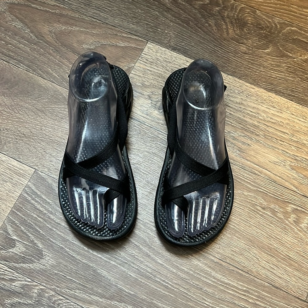CHACO Women’s Black Toe Loop Strappy‎ Buckle Sport Hiking Vibram Sandals Size 7